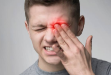 why does my eye hurt